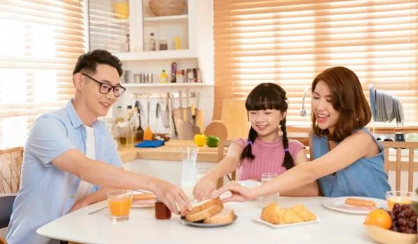 asian-family-enjoy-eating-breakfast-together-in-ki-2026-01-06-10-00-35-utc (1)